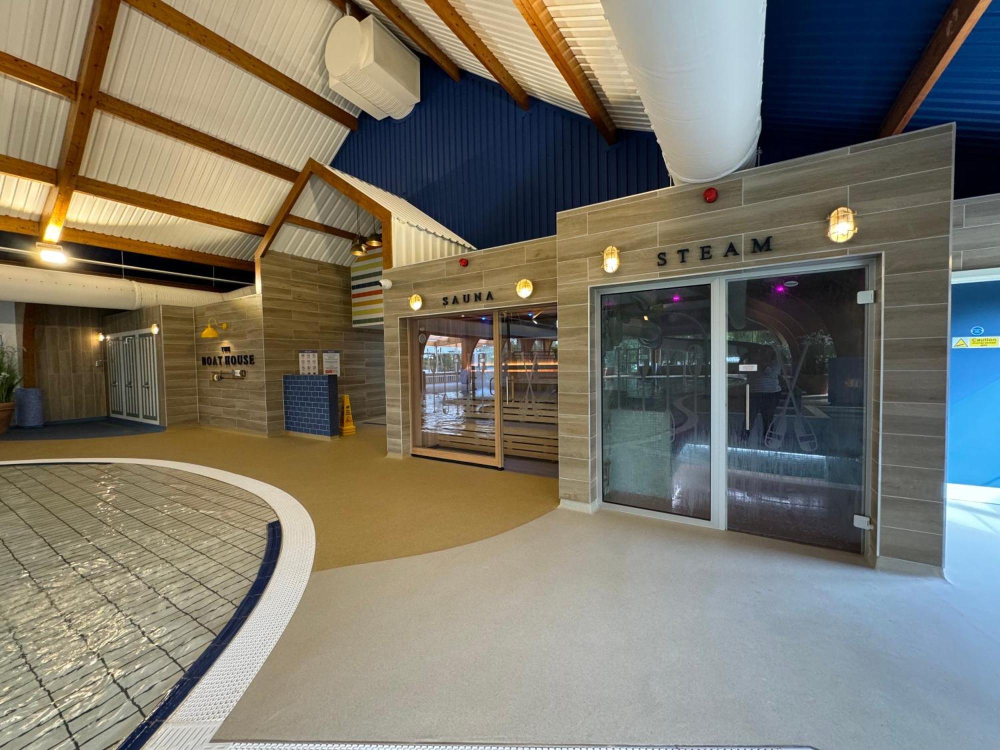 Paws Lodge, Hot Tub, Pet Friendly South Cerney Exterior foto