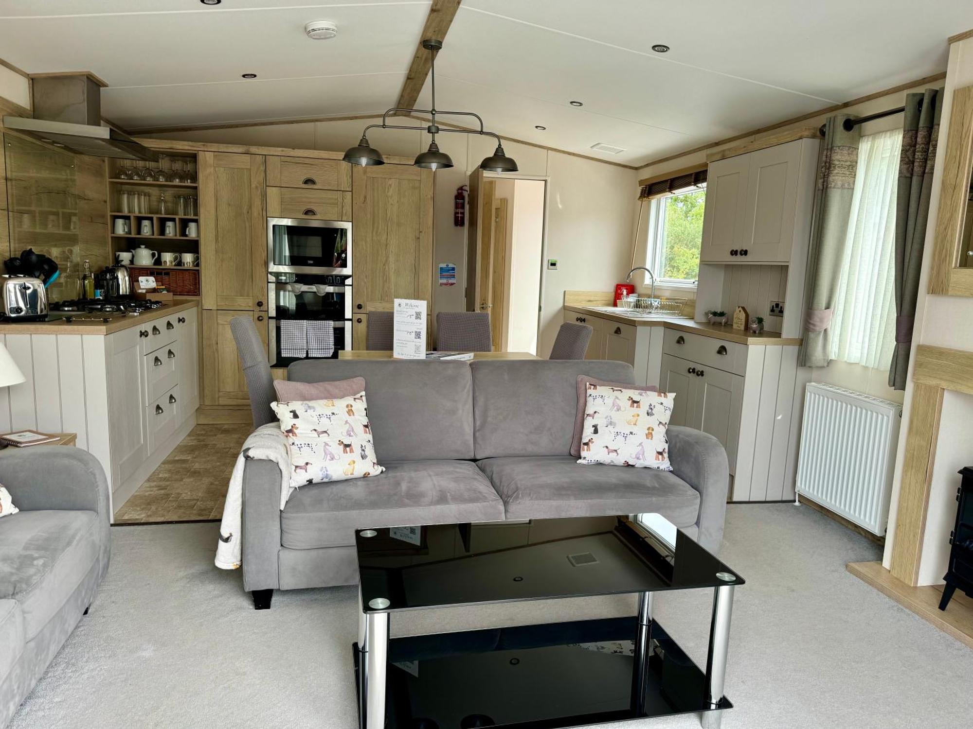 Paws Lodge, Hot Tub, Pet Friendly South Cerney Exterior foto
