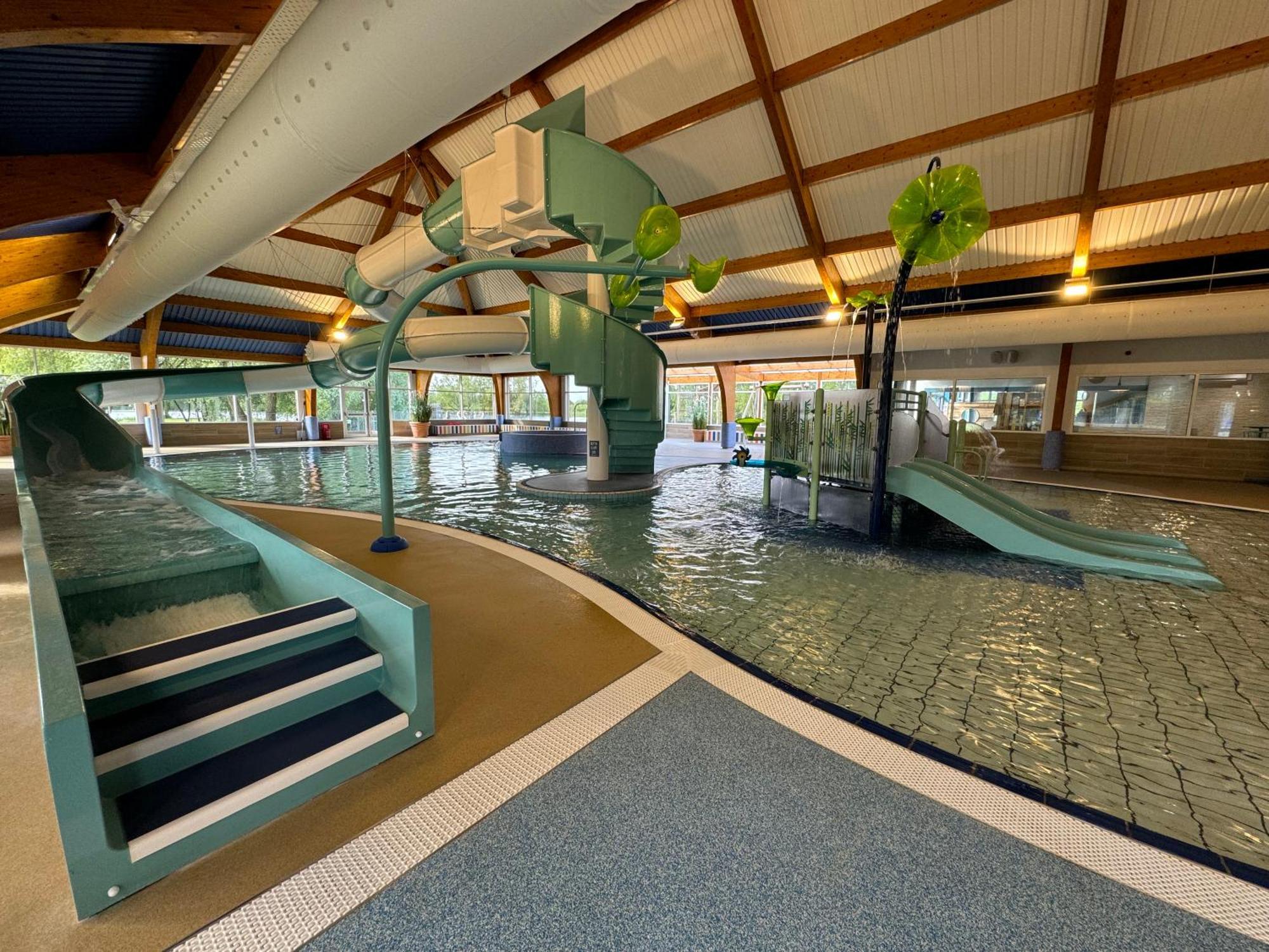 Paws Lodge, Hot Tub, Pet Friendly South Cerney Exterior foto